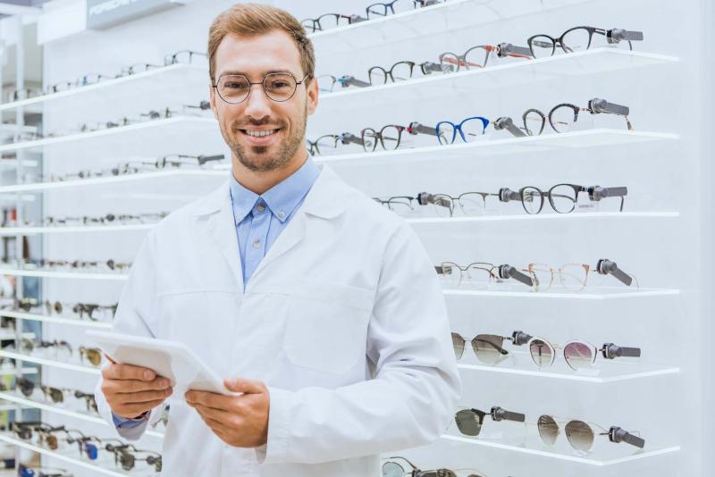 Dispensing opticians