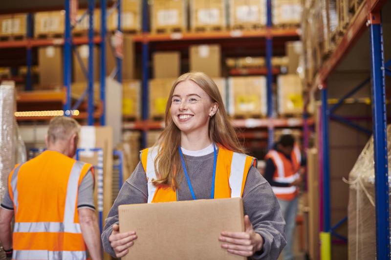 Transport and distribution clerks and assistants