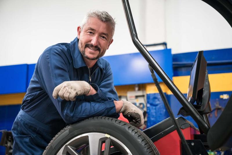 Vehicle technicians, mechanics and electricians