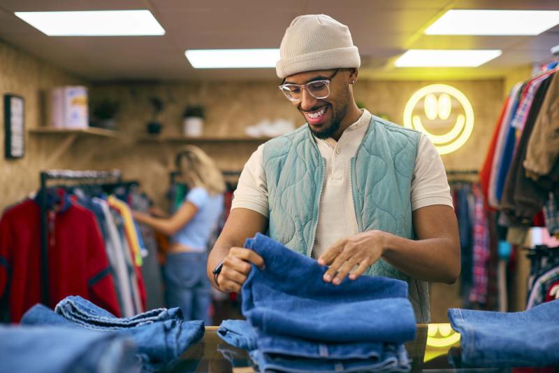 Sales and retail assistants