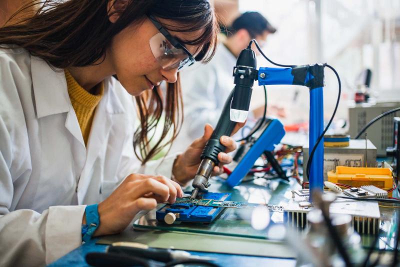 Assemblers (electrical and electronic products)