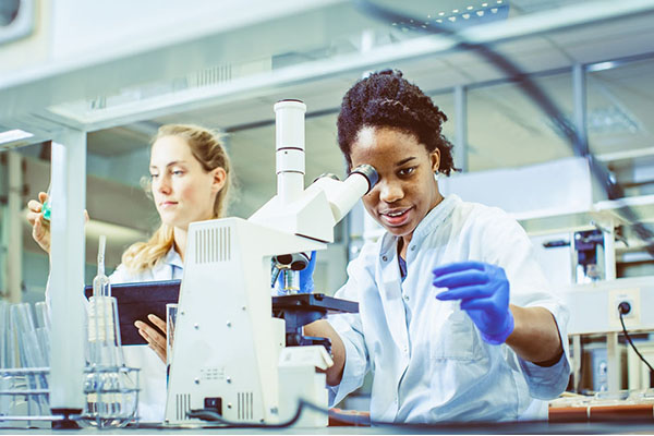 Anatomical pathology technician