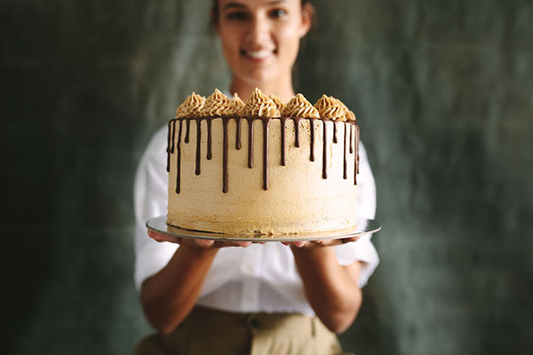 Cake decorator