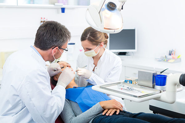 Dental nurse