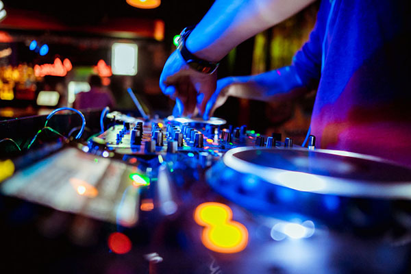 DJ