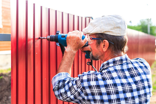 Fence installer