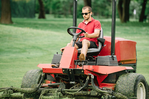 Groundsperson