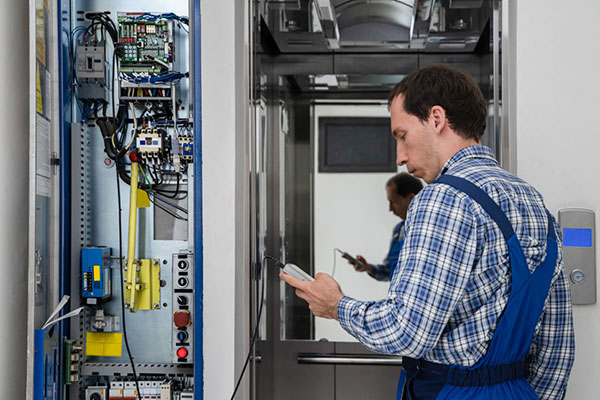 Lift engineer