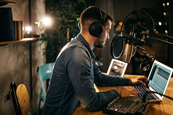 Radio broadcast assistant