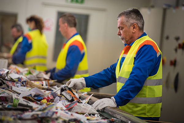 Recycling operative