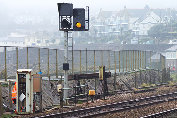 Signalling technician