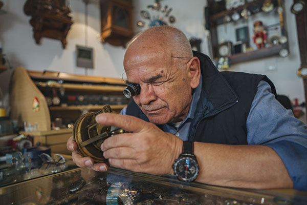 Watch or clock repairer