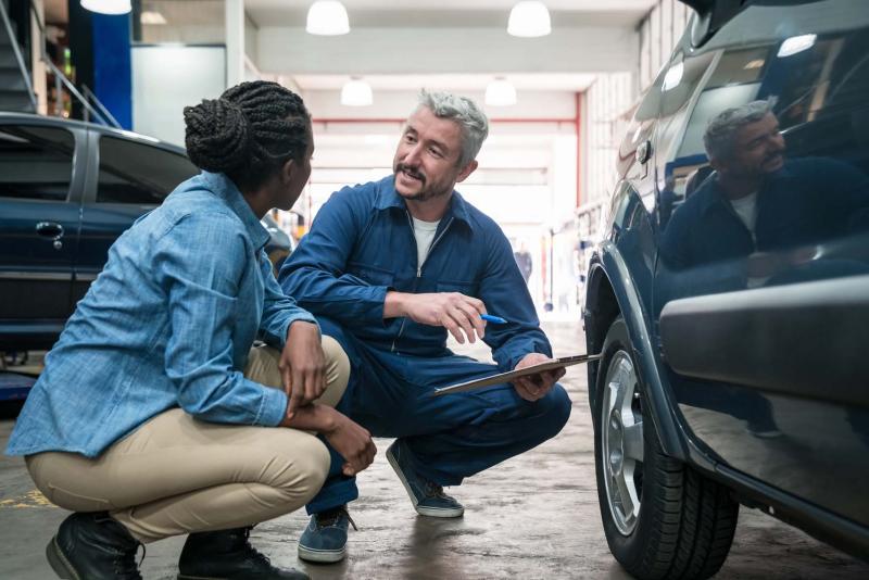 Garage managers and proprietors