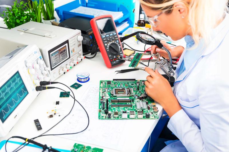 Electronics engineers
